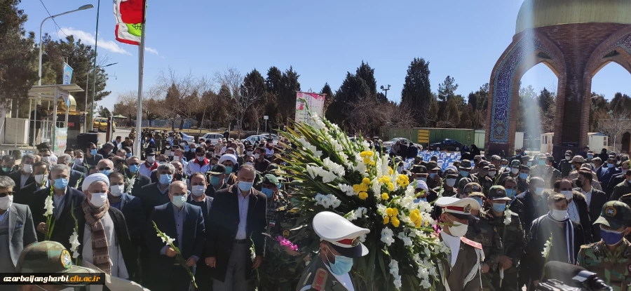 مراسم غبار روبی و عطر افشانی مزار مطهر شهدا (مهمانی لاله ها) 4