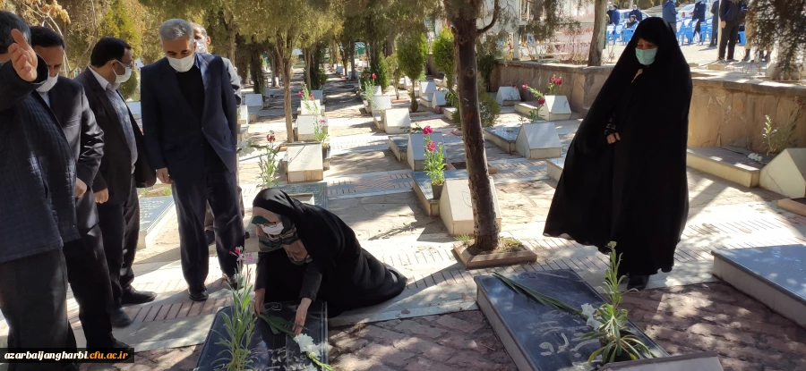 مراسم غبار روبی و عطر افشانی مزار مطهر شهدا (مهمانی لاله ها) 7