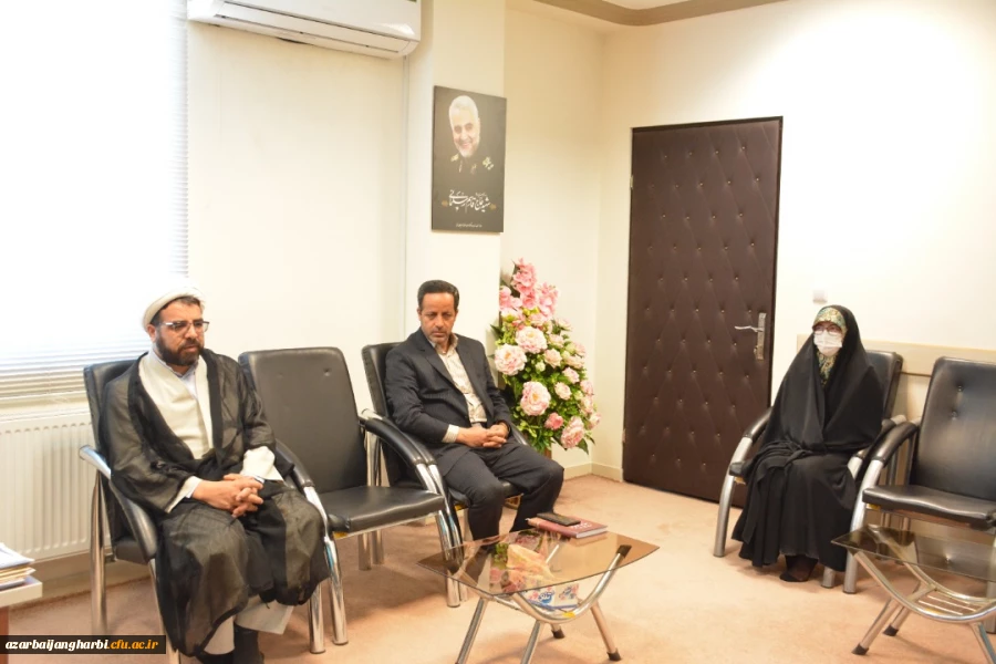 دیدار مسئولین دانشگاه فرهنگیان استان با نماینده ولی فقیه در استان و امام جمعه ارومیه 5