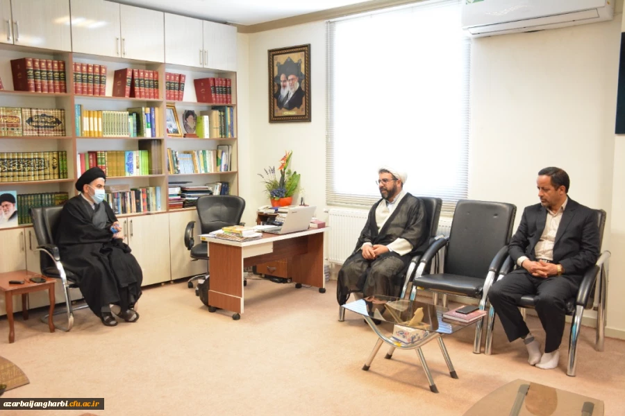 دیدار مسئولین دانشگاه فرهنگیان استان با نماینده ولی فقیه در استان و امام جمعه ارومیه 6