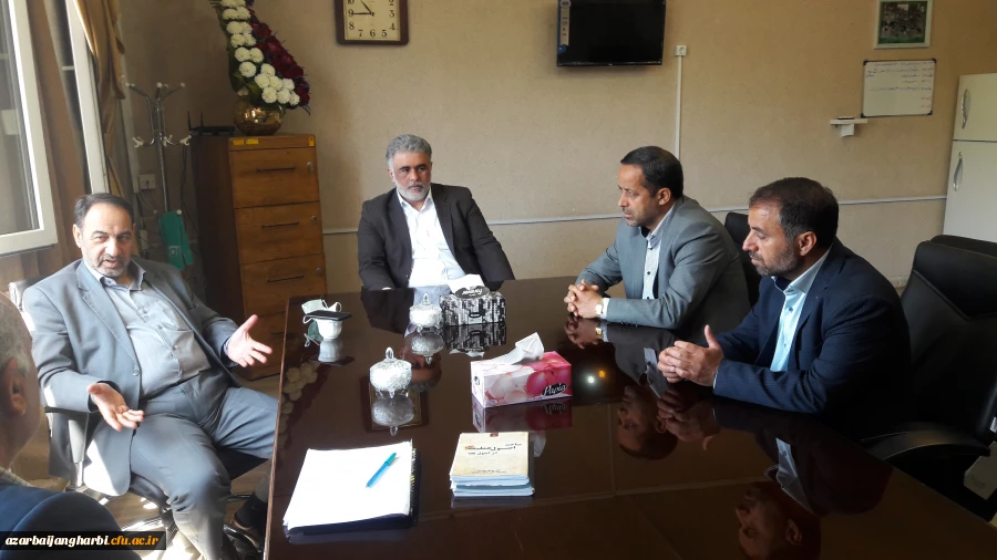 دیدار جناب آقای دکتر عیسی زاده نماینده محترم مردم میاندوآب در مجلس شورای اسلامی با دکتر سلیمانی اصل مدیریت محترم امور پردیس های استان آذربایجان غربی  2