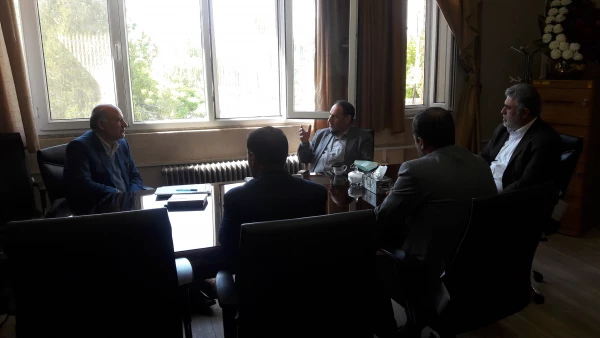 دیدار جناب آقای دکتر عیسی زاده نماینده محترم مردم میاندوآب در مجلس شورای اسلامی با دکتر سلیمانی اصل مدیریت محترم امور پردیس های استان آذربایجان غربی  4