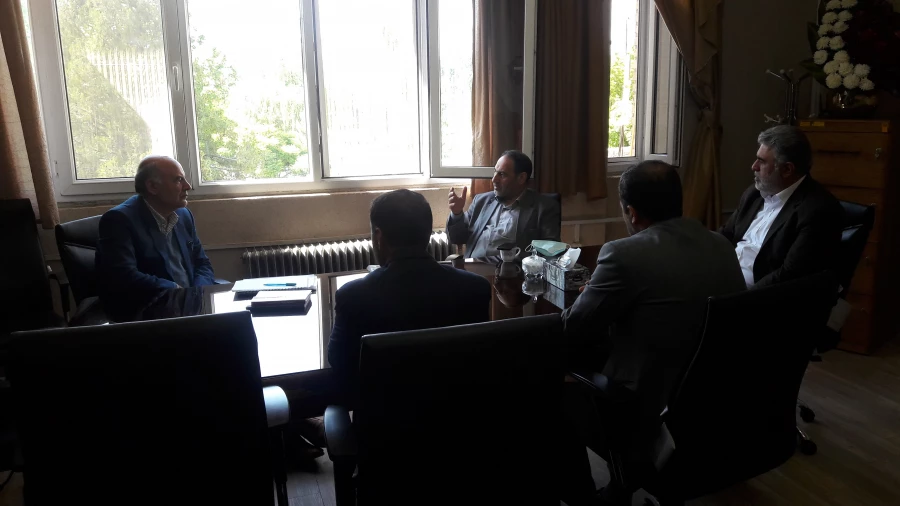 دیدار جناب آقای دکتر عیسی زاده نماینده محترم مردم میاندوآب در مجلس شورای اسلامی با دکتر سلیمانی اصل مدیریت محترم امور پردیس های استان آذربایجان غربی  4