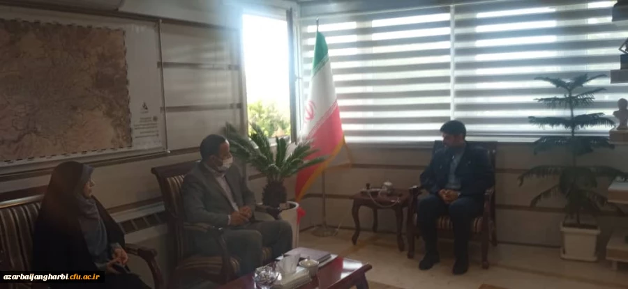 دیدار جناب آقای دکتر سلیمانی اصل  و سرکار خانم دکتر داهیم با جناب آقای دکتر رهبردین معاونت محترم عمرانی استانداری آذربایجان غربی 2
