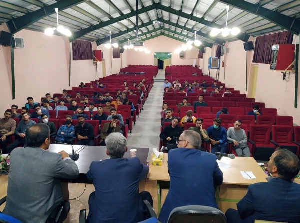 جلسه پرسش و پاسخ دانشجویان پردیس شهید رجایی آذربایجان غربی با مسئولین دانشگاه فرهنگیان استان و پردیس شهید رجایی آذربایجان غربی 2