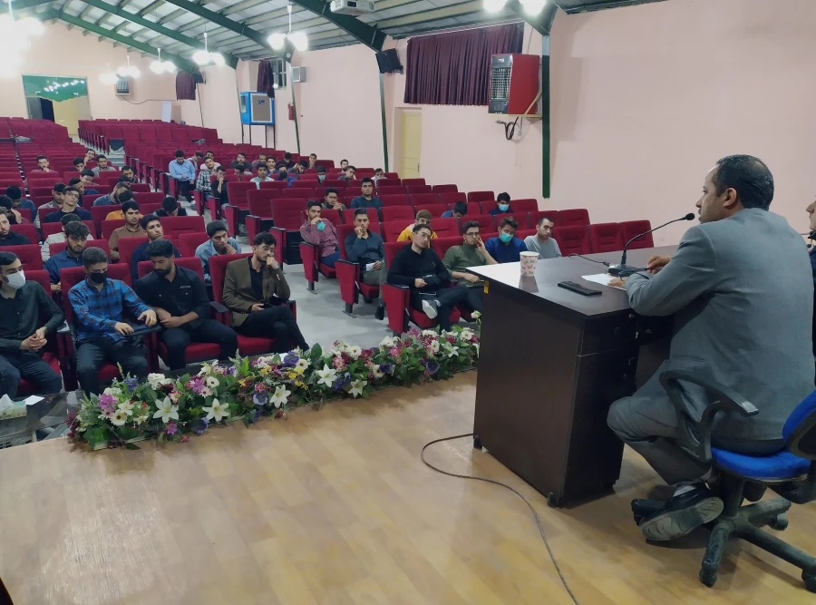 جلسه پرسش و پاسخ دانشجویان پردیس شهید رجایی آذربایجان غربی با مسئولین دانشگاه فرهنگیان استان و پردیس شهید رجایی آذربایجان غربی 3