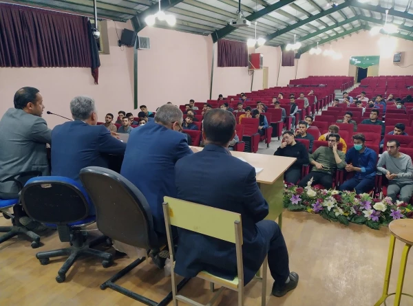 جلسه پرسش و پاسخ دانشجویان پردیس شهید رجایی آذربایجان غربی با مسئولین دانشگاه فرهنگیان استان و پردیس شهید رجایی آذربایجان غربی 9