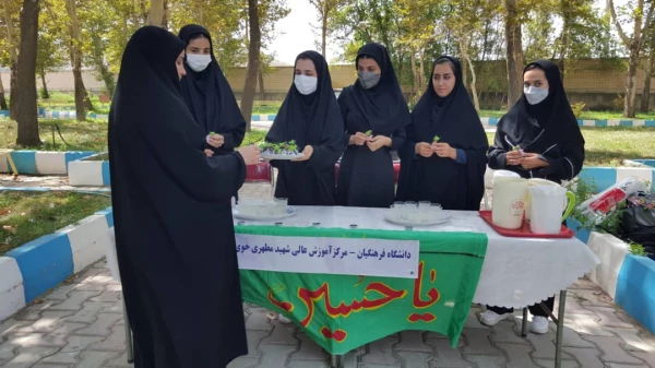 بر پایی ایستگاه صلواتی باپخش بسته ها، شربت وپخش نوحه 2