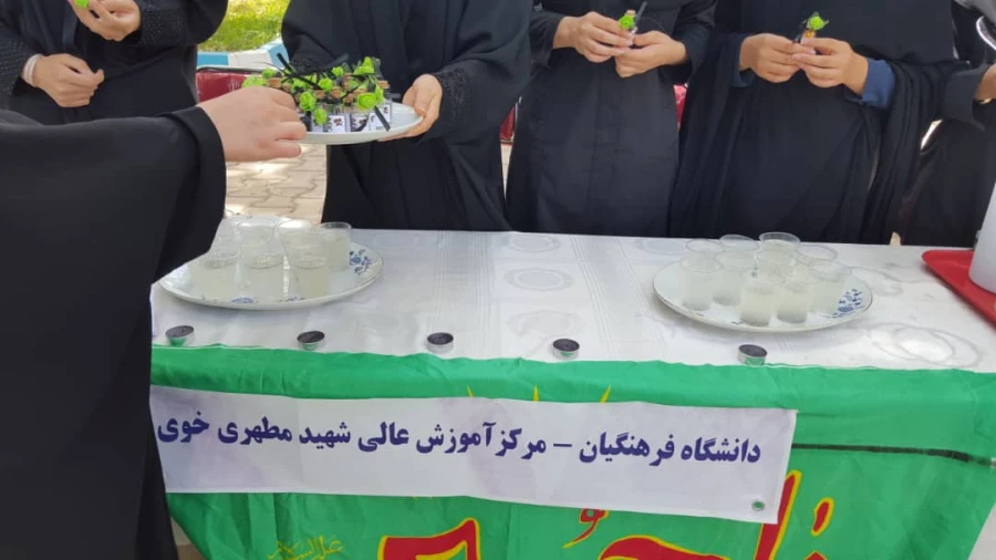 بر پایی ایستگاه صلواتی باپخش بسته ها، شربت وپخش نوحه 5