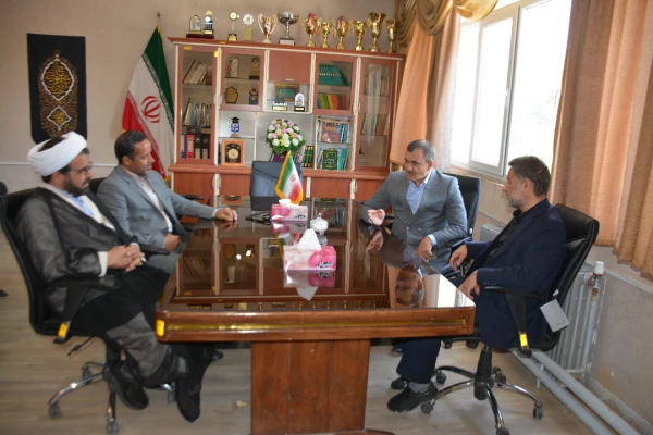 بازدید دکتر صفری معاونت محترم عمرانی شهرداری و  اعظم انهر عضو محترم شورای شهر ارومیه از پردیس شهید رجایی ارومیه  4