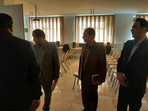 بازدید مدیریت محترم استانی دانسگاه فرهنگیان و هیئت همراه از ساختمان های زلزله زده مرکز شهید مطهری(ره) خوی 2