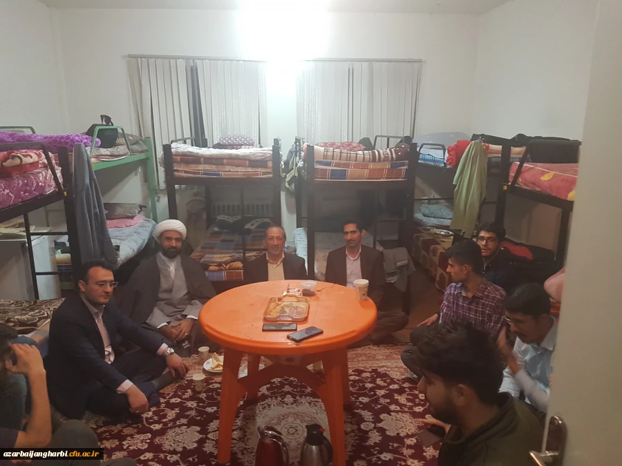 دیدار و گفتگوی صمیمانه مسئولین دانشگاه با دانشجومعلمان با حضور در سراهای دانشجویی