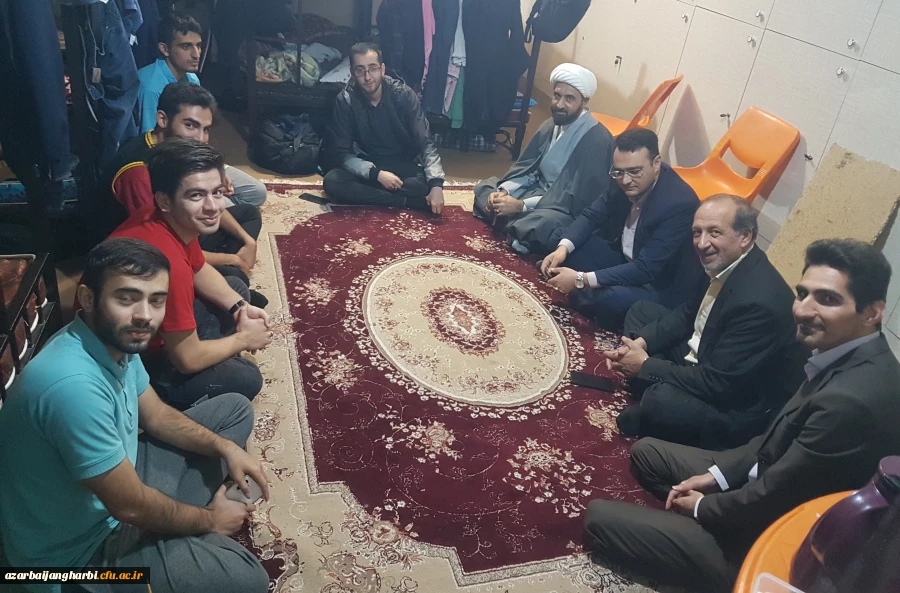 دیدار و گفتگوی صمیمانه مسئولین دانشگاه با دانشجومعلمان با حضور در سراهای دانشجویی