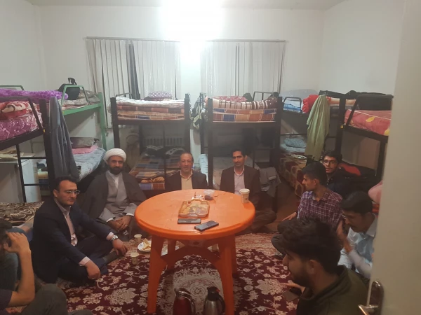 دیدار و گفتگوی صمیمانه و هفتگی مسئولین دانشگاه با دانشجومعلمان با حضور در سراهای دانشجویی