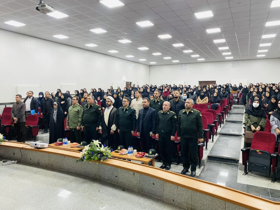 نشست صمیمی دانشجو معلمان پردیس علامه طباطبایی پیرامون روشنگری اغتشاشات اخیر با محوریت پرسش و پاسخ با حضور سردار جهانبخش
فرمانده انتظامی استان آذربایجان غربی 2