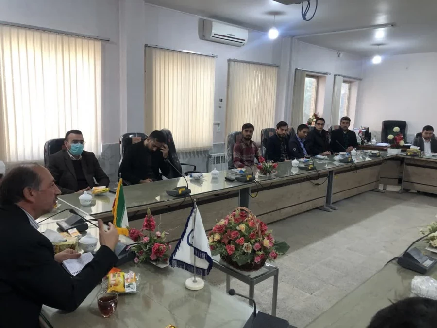 نشست صمیمی مسئول نهاد نمایندگی مقام معظم رهبری در دانشگاه فرهنگیان استان با فعالین فرهنگی  و سیاسی مرکز امام خمینی سلماس 2