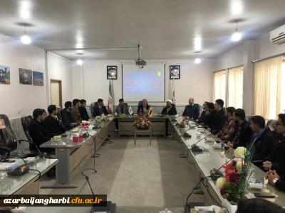 در مرکز امام خمینی ره سلماس برگزار شد:

نشست صمیمی مسئول نهاد نمایندگی مقام معظم رهبری در دانشگاه فرهنگیان استان با فعالین فرهنگی  و سیاسی مرکز امام خمینی سلماس