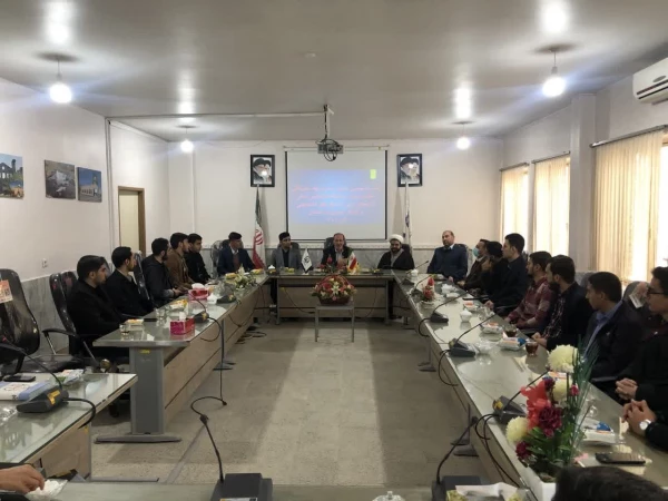 نشست صمیمی مسئول نهاد نمایندگی مقام معظم رهبری در دانشگاه فرهنگیان استان با فعالین فرهنگی  و سیاسی مرکز امام خمینی سلماس 3