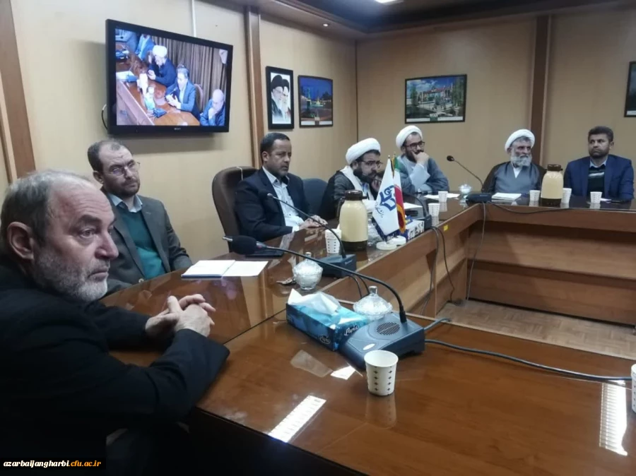 جلسه هم اندیشی گفتگوی ماه با حضور اساتید گروه معارف اسلامی 2