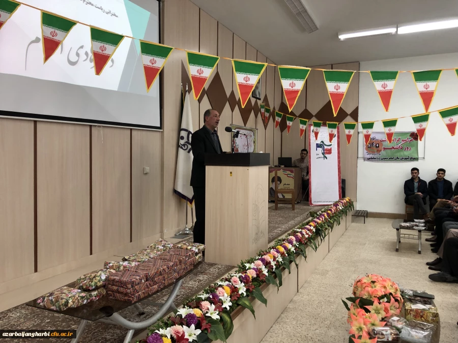 مراسم گرامیداشت 16 آذر روز دانشجو در سالن اجتماعات مرکز امام خمینی(ره) سلماس برگزار شد.