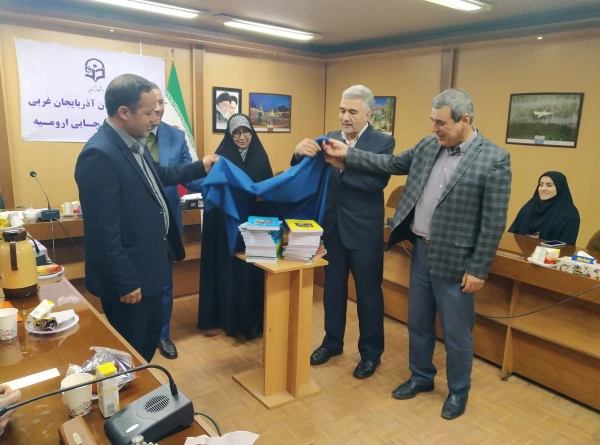 مراسم تجلیل از برترین های حوزه پژوهش و کتابخوانی و رونمایی از دانشنامه 31 جلدی تربیت معلم 4