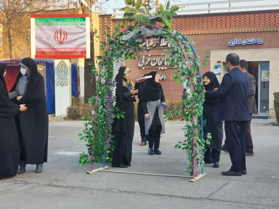 ✅ مراسم بدرقه دانشجو معلمان اعزامی به اردوی راهیان مقاومت کرمان 