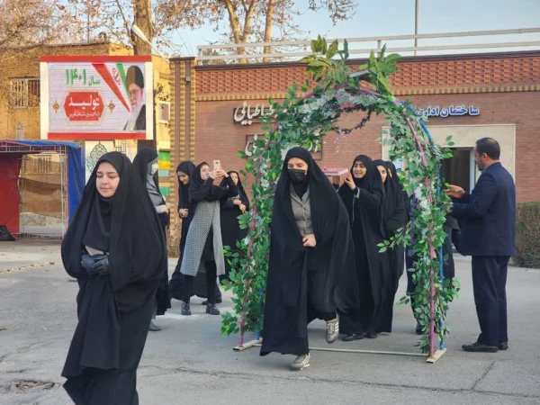 ✅ مراسم بدرقه دانشجو معلمان اعزامی به اردوی راهیان مقاومت کرمان 
