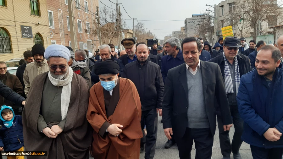 حضور مدیریت استانی، مسئولین و اساتید دانشگاه فرهنگیان آذربایجان غربی در نماز جمعه 6