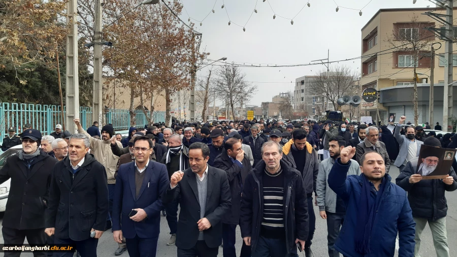 حضور مدیریت استانی، مسئولین و اساتید دانشگاه فرهنگیان آذربایجان غربی در نماز جمعه 8