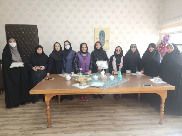 تقدیر از همکاران خانم پردیس به مناسبت گرامیداشت میلاد حضرت فاطمه الزهرا (س)  «روز زن و مادر» 2