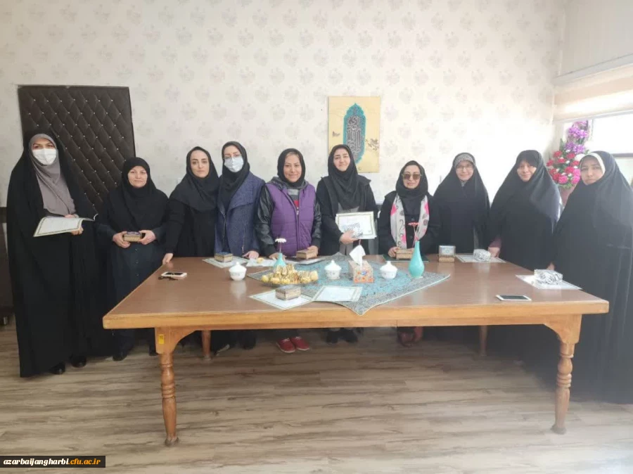 تقدیر از همکاران خانم پردیس به مناسبت گرامیداشت میلاد حضرت فاطمه الزهرا (س)  «روز زن و مادر» 2