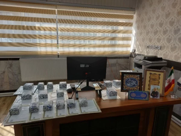 تقدیر از همکاران خانم پردیس به مناسبت گرامیداشت میلاد حضرت فاطمه الزهرا (س)  «روز زن و مادر» 2