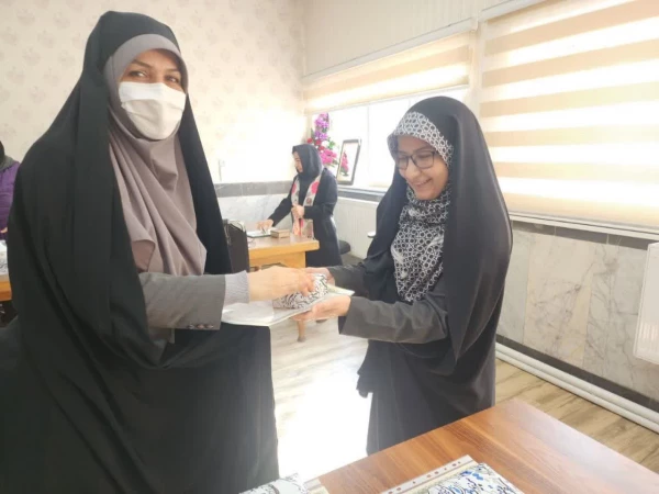 تقدیر از همکاران خانم پردیس به مناسبت گرامیداشت میلاد حضرت فاطمه الزهرا (س)  «روز زن و مادر» 2