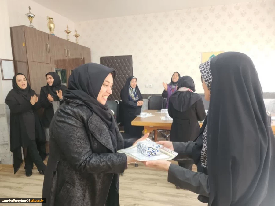 تقدیر از همکاران خانم پردیس به مناسبت گرامیداشت میلاد حضرت فاطمه الزهرا (س)  «روز زن و مادر» 2