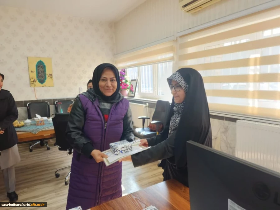 تقدیر از همکاران خانم پردیس به مناسبت گرامیداشت میلاد حضرت فاطمه الزهرا (س)  «روز زن و مادر» 2