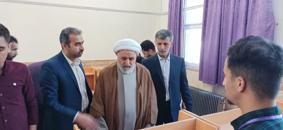 بازدید رئیس دانشگاه فرهنگیان آذربایجان غربی از روند برگزاری انتخابات شورای صنفی 2