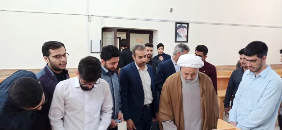 بازدید رئیس دانشگاه فرهنگیان آذربایجان غربی از روند برگزاری انتخابات شورای صنفی 8