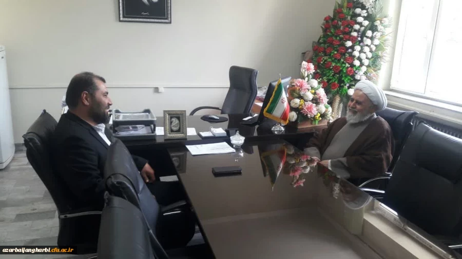 حجت الاسلام اصغری  با امیر سعید رئیس اداره منابع طبیعی شهرستان ارومیه دیدار و گفت و گو کرد 2