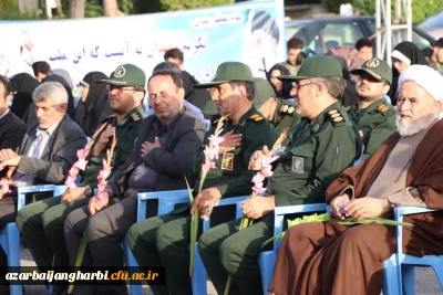 حجت الاسلام اصغری رئیس دانشگاه فرهنگیان استان در آیین عطر افشانی مزار شهدا حضور یافت