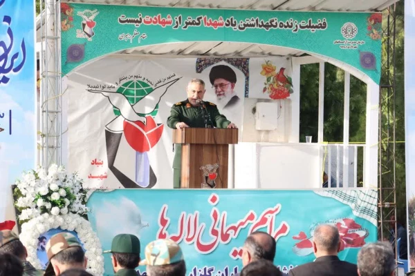 حجت الاسلام اصغری رئیس دانشگاه فرهنگیان استان در آیین عطر افشانی مزار شهدا حضور یافت 3