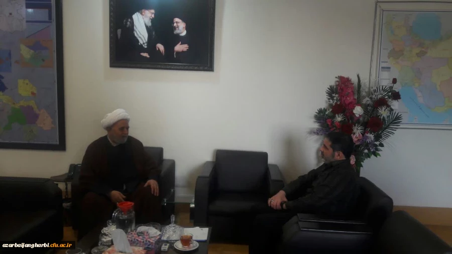 حجت الاسلام اصغری با مدیرکل سازمان برنامه و بودجه استان دیدار و گفت و گو کرد 2