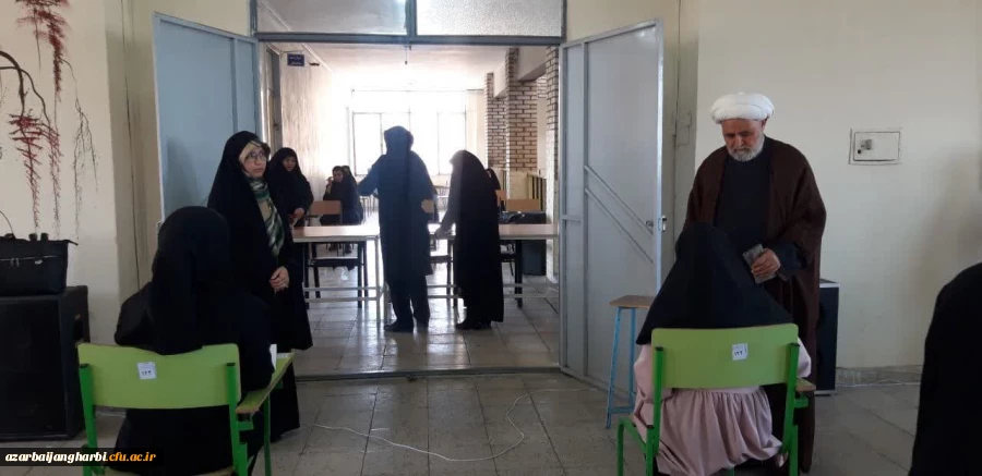 رئیس دانشگاه فرهنگیان استان آذربایجان غربی از روند برگزاری آزمون پایان ترم دانشجومعلمان بازدید کرد 2