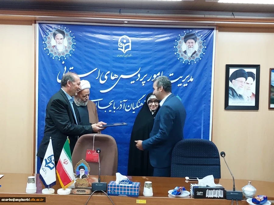 دکتر اکبر شیخ محمدی بعنوان معاون هماهنگی دانشگاه فرهنگیان استان آذربایجان غربی منصوب شد 7