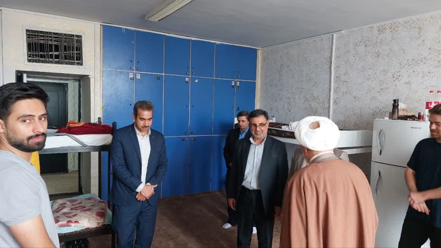 معاون سیاسی استاندار از سرای دانشجویی پردیس شهید رجایی بازدید کرد 2