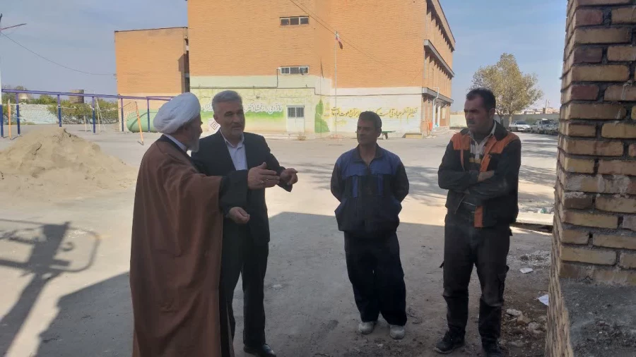 مدیرکل آموزش و پرورش استان از روند بازسازی دبیرستان شهید مصطفی خمینی بازدید کرد 3