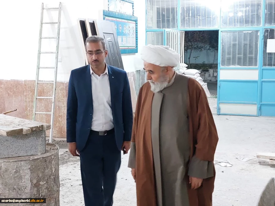 حجت الاسلام اصغری از آخرین روند بازسازی دبیرستان شهید مصطفی خمینی بازدید کرد 3