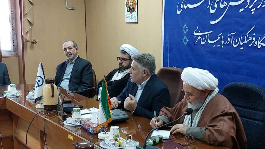 نشست رئیس مرکز نظارت و ارزیابی سازمان مرکزی با کارکنان دانشگاه فرهنگیان استان 5