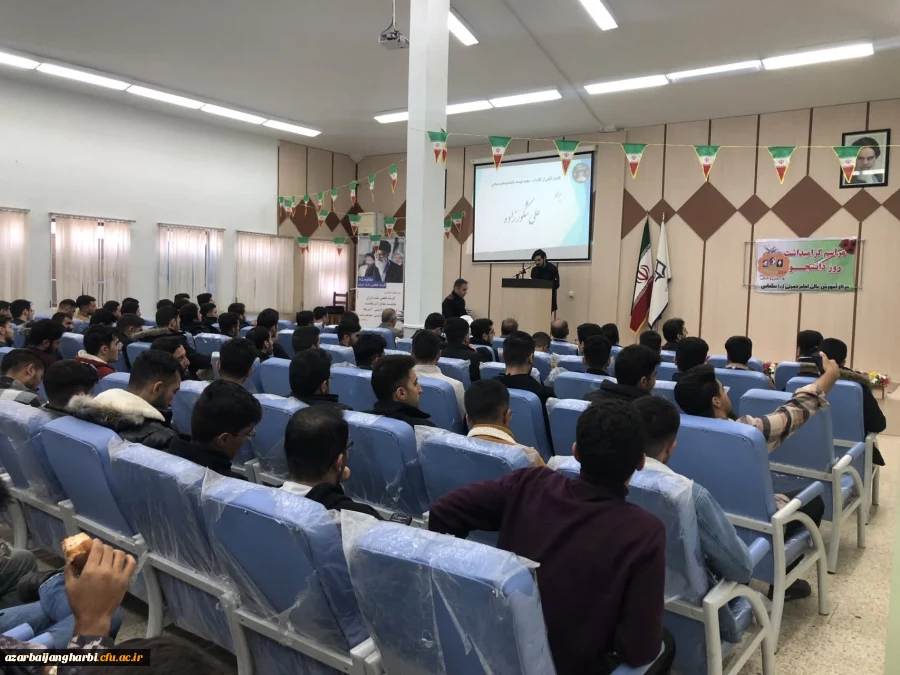 مراسم گرامیداشت 16 آذر روز دانشجو در مرکز امام خمینی(ره) سلماس برگزار شد.