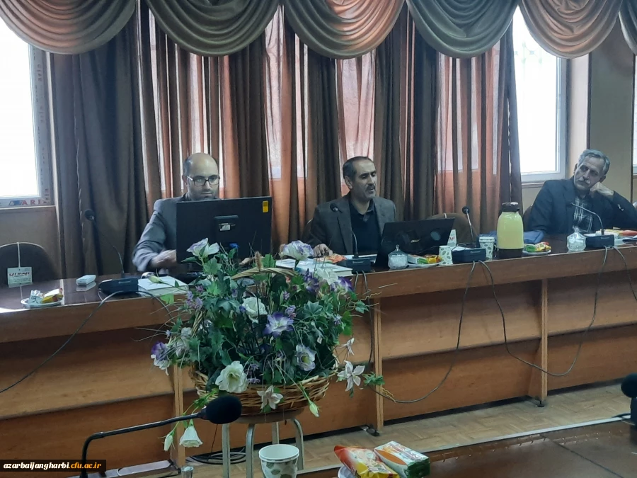 جلسه نقد و بررسی کتاب تاریخ و فلسفه زیست شناسی برگزار شد 8