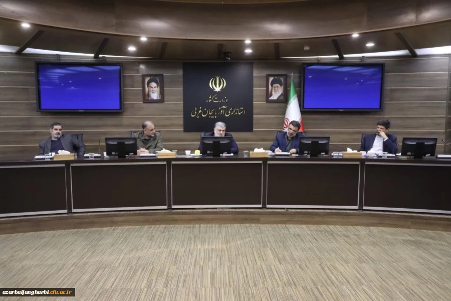 تجلیل از حجت الاسلام اصغری به عنوان مدیر برتر دستگاه اجرایی استان 2